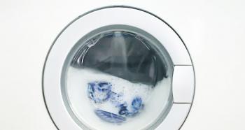A mosógép ugrik vagy rezeg a centrifugálási ciklus alatt Mi a teendő, ha a mosógép lefagy